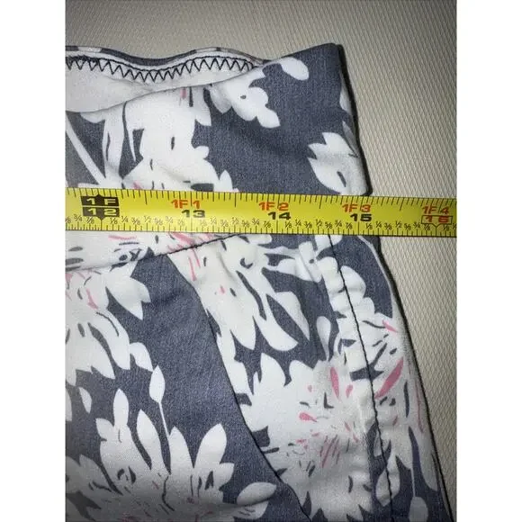 Dear John Women's Size 30 Navy White Floral Print Cuffed Stretch Comfort Shorts - Picture 3 of 6